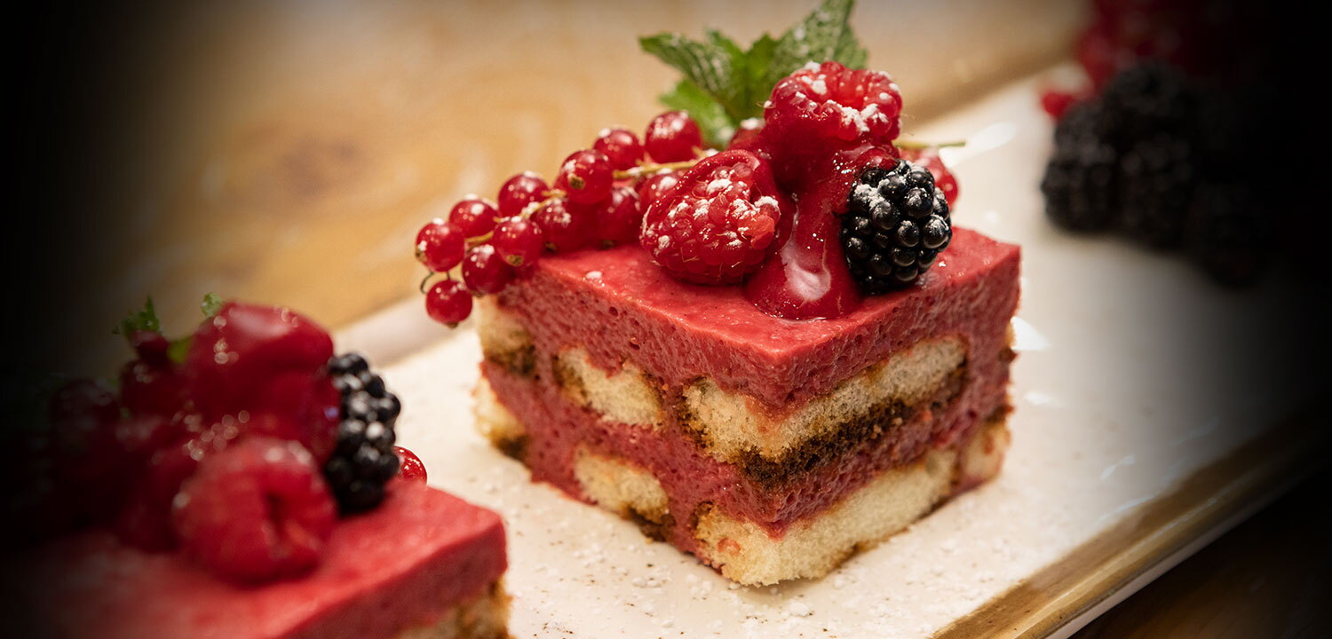 Früchte Tiramisu mit veganem Bisquit | Naarmann